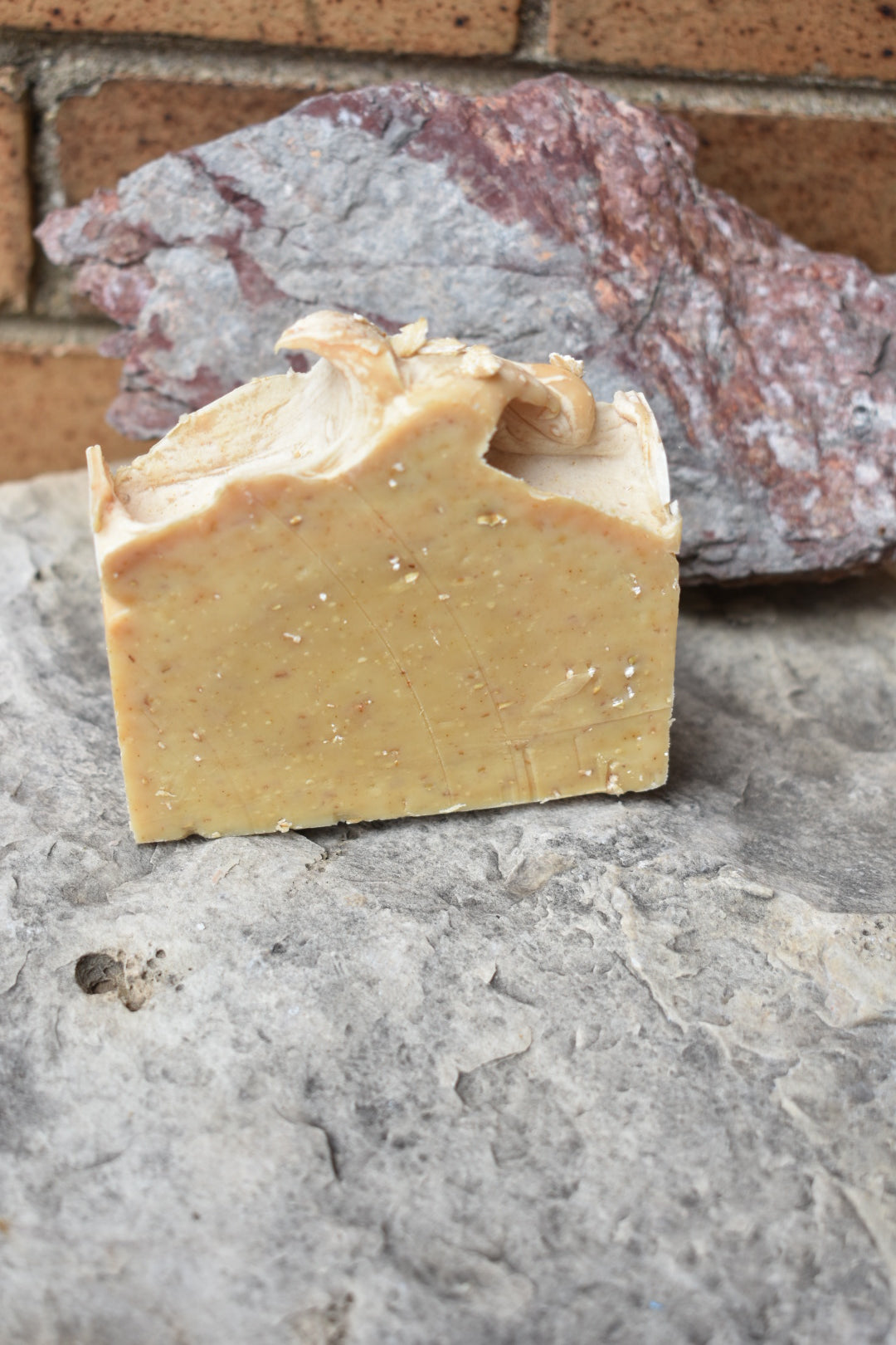 Lemon honey & Oat Sensitive Skin Bar