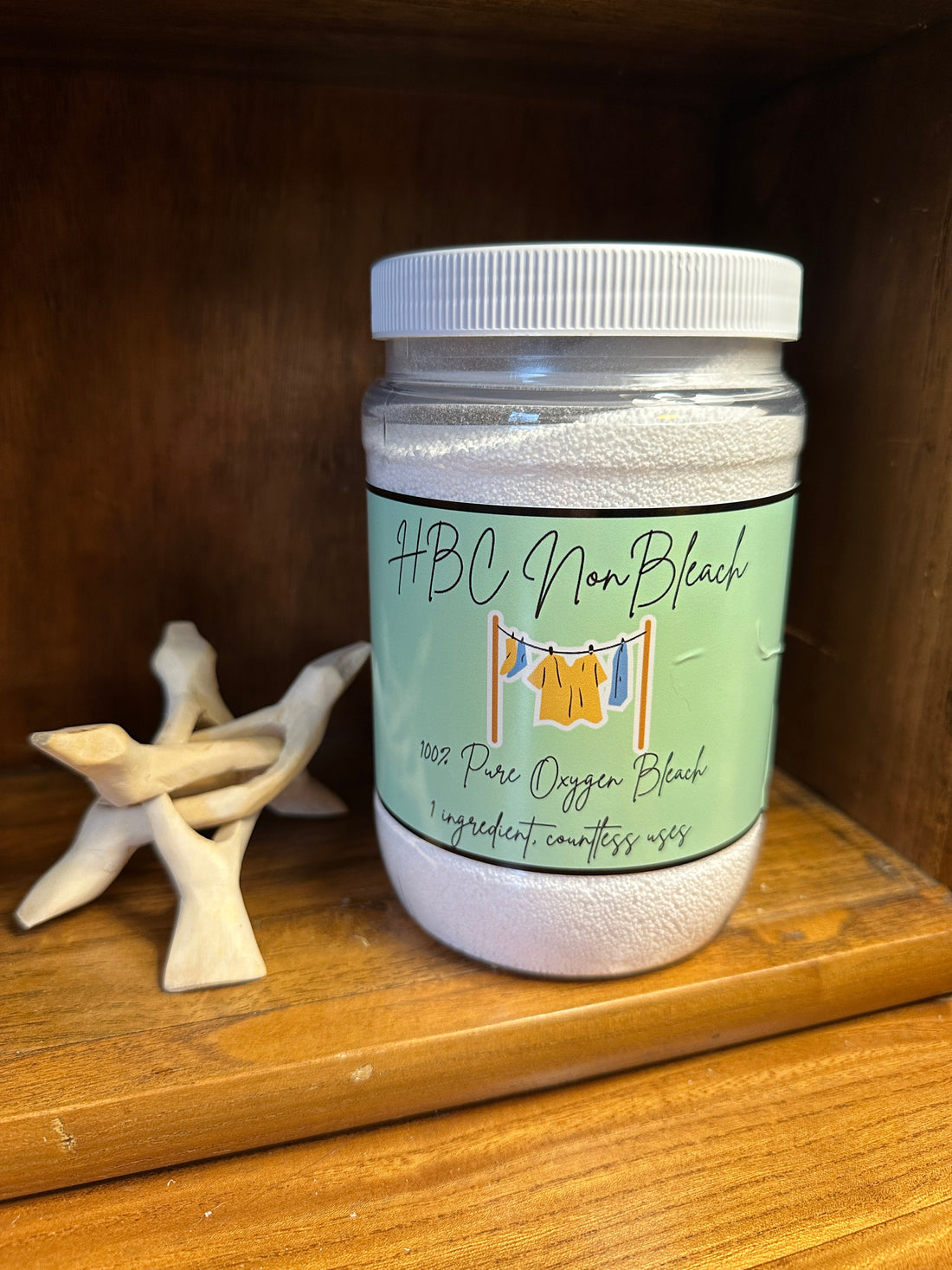 🌿 Spotlight Sunday: Natural Oxygen Bleach (and Why We Choose It Over Chlorine Bleach)